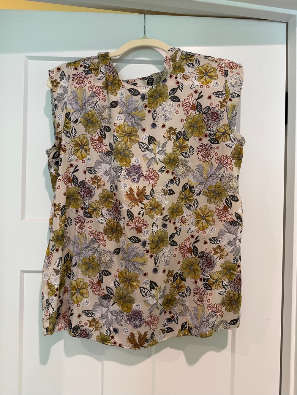 LOFT Sleeveless Floral Blouse-Size M